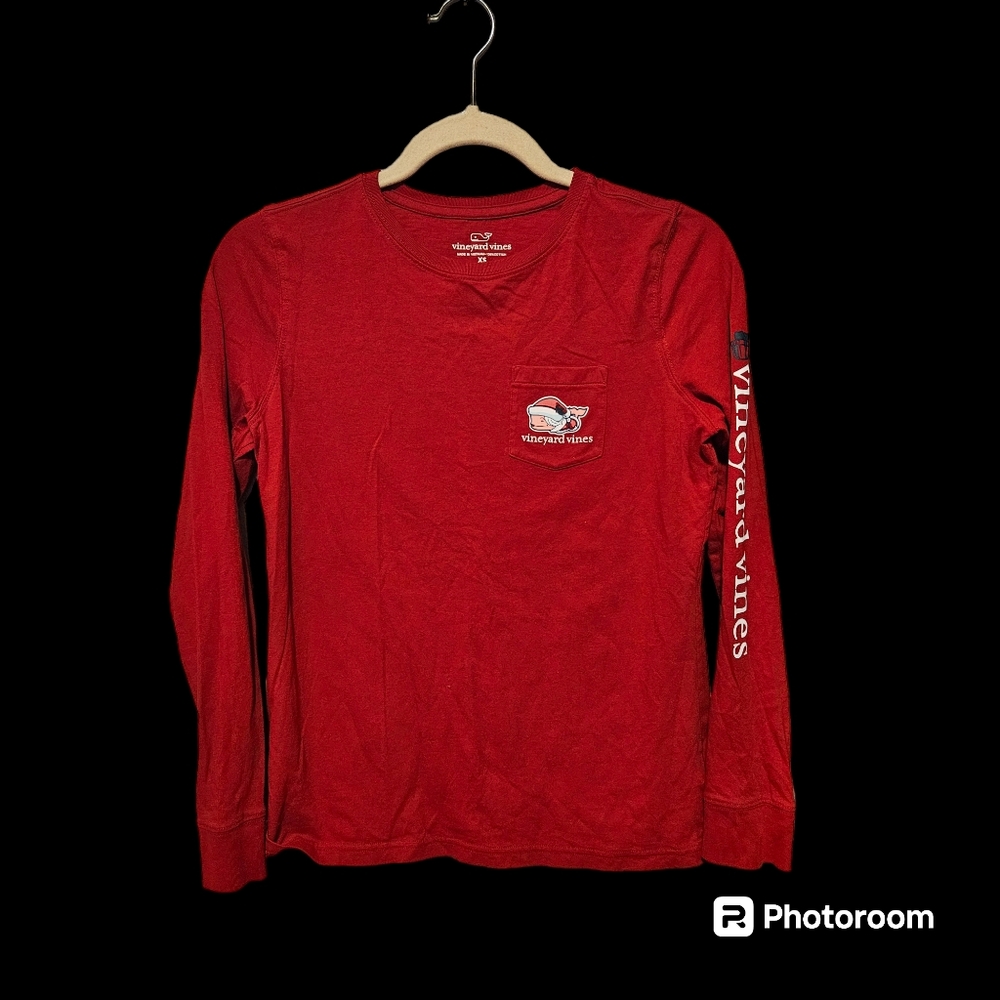 vineyards vines christmas shirt EUC
